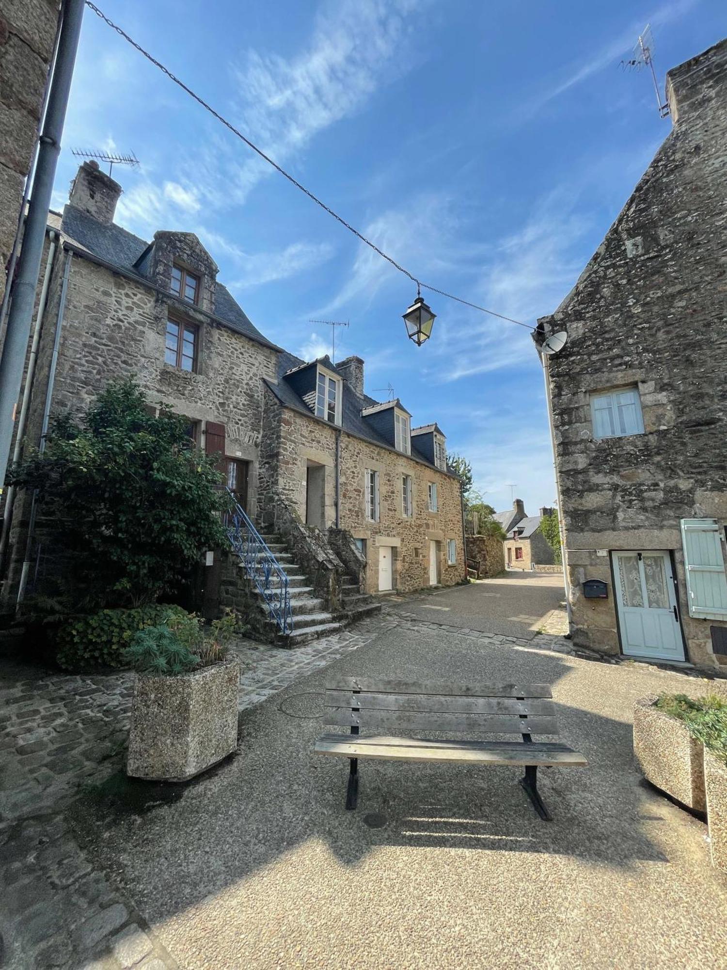 Impasse Des Mysteres - La Maison Des Sorciers Lehon/Dinan Exterior photo