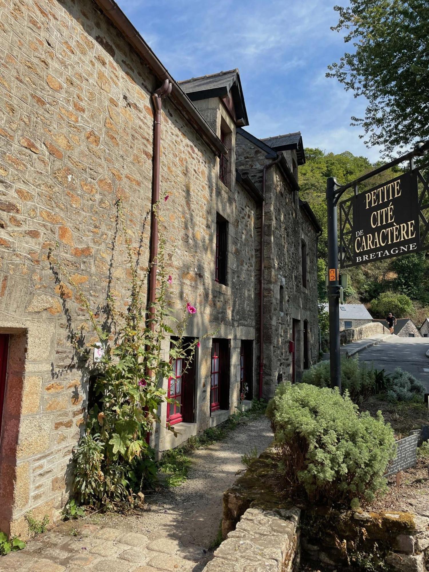 Impasse Des Mysteres - La Maison Des Sorciers Lehon/Dinan Exterior photo