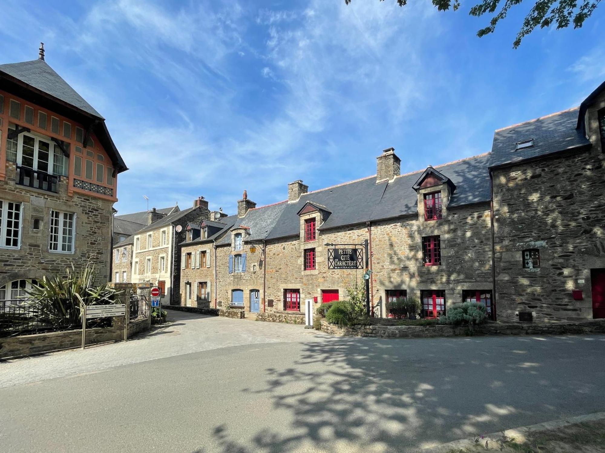 Impasse Des Mysteres - La Maison Des Sorciers Lehon/Dinan Exterior photo